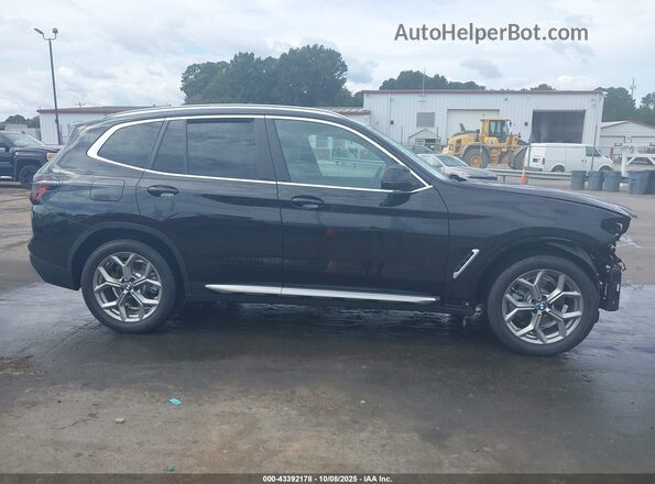 5UX53DP04R9X23948 2024 BMW X3 Black Вид задньої частини салону
