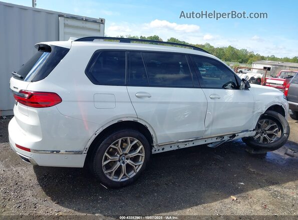 5UXCW2C01N9M36733 2022 BMW X7 White Widok wnętrza 360 stopni