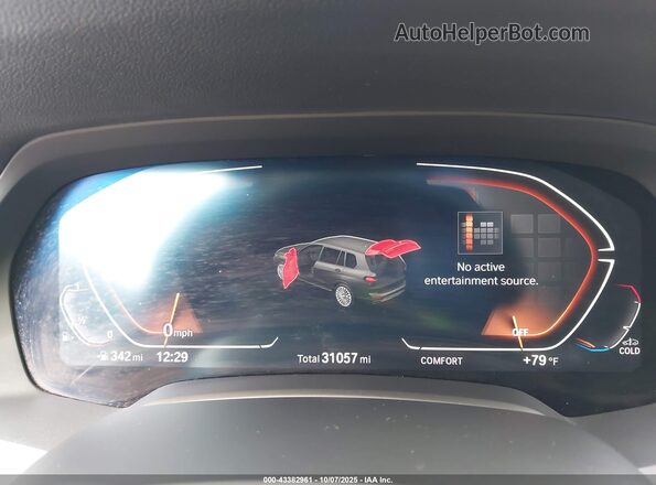 5UXCW2C01N9M36733 2022 BMW X7 White Widok tylnych siedzeń