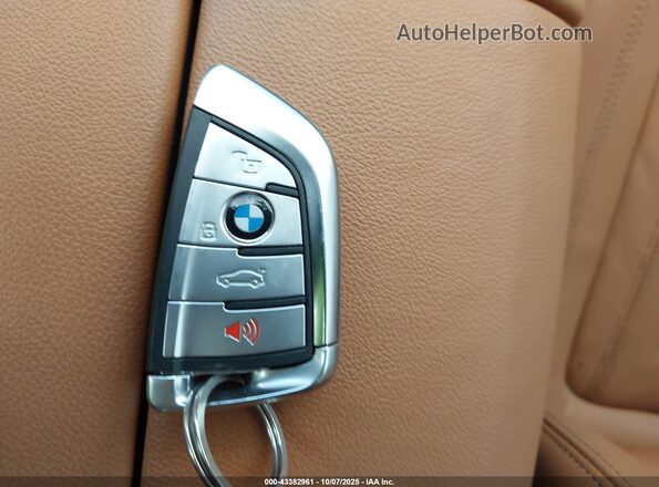 5UXCW2C01N9M36733 2022 BMW X7 White Widok deski rozdzielczej