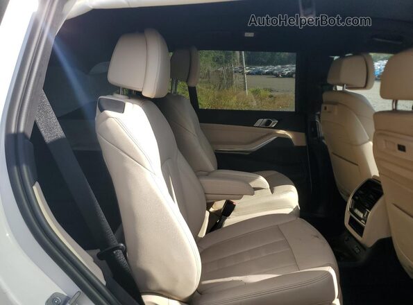 5UXCW2C03N9K49672 2022 BMW X7 Белый Вид задней части салона