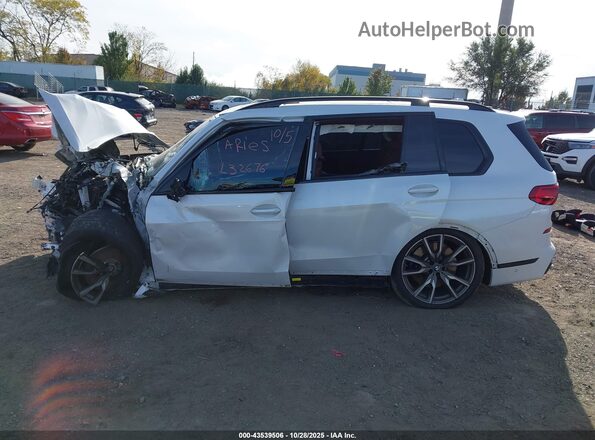 5UXCX6C04N9L32676 2022 BMW X7 Белый Вид задней части салона