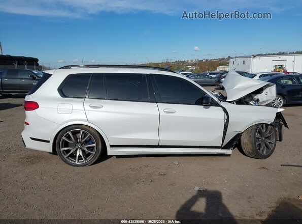 5UXCX6C04N9L32676 2022 BMW X7 Белый Вид щитка приборов
