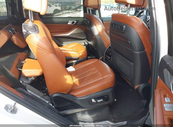 5UXCX6C08N9K31043 2022 BMW X7 White Widok naklejki z numerem VIN