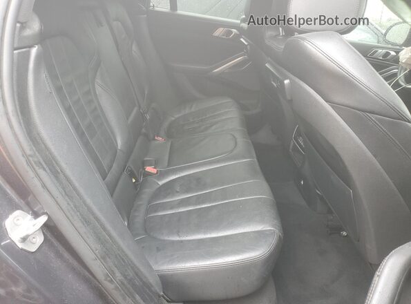 5UXCY4C08L9C65386 2020 BMW X6 Charcoal Widok wnętrza z tyłu
