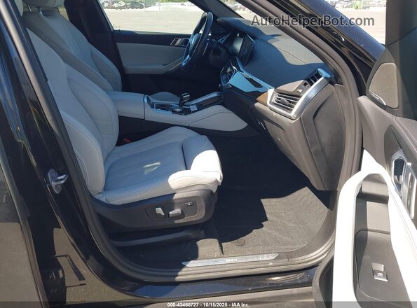 5UXCY6C00P9P21010 2023 BMW X6 Черный Вид салона спереди