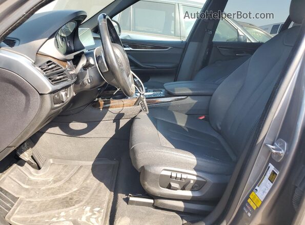 5UXKT0C55J0W01301 2018 BMW X5 Серебряный Вид салона спереди