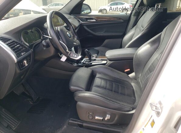 5UXTR9C54JLD66950 2018 BMW X3 White Widok wnętrza z przodu