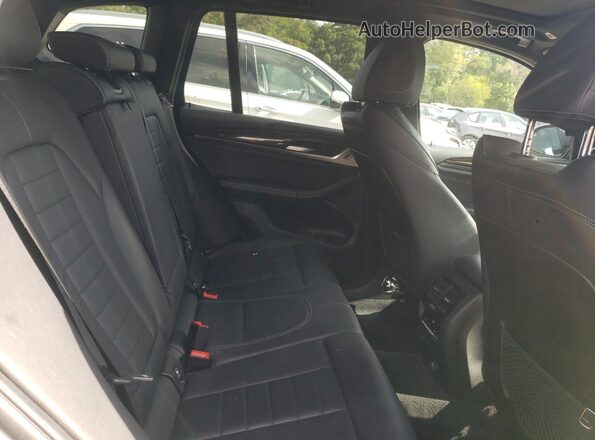 5UXTR9C54JLD66950 2018 BMW X3 White Widok wnętrza z tyłu