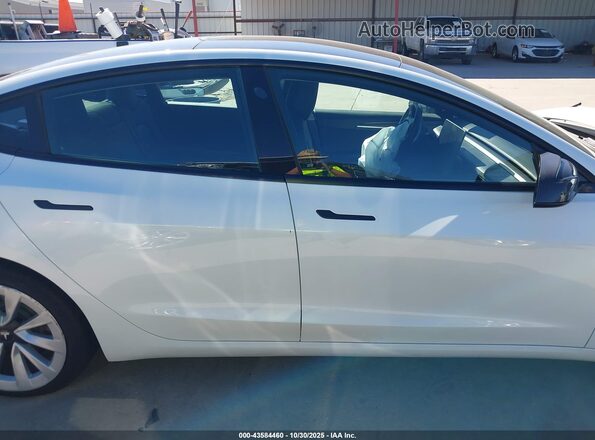 5YJ3E1EB2NF288093 2022 TESLA MODEL 3 White Widok wnętrza z tyłu