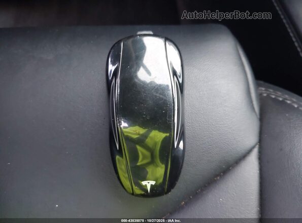 5YJSA1E10HF220331 2017 TESLA MODEL S Silver Widok deski rozdzielczej
