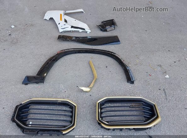 5YM23CS04S9Z08259 2025 BMW OTHER White ხელსაწყოთა პანელის ხედი