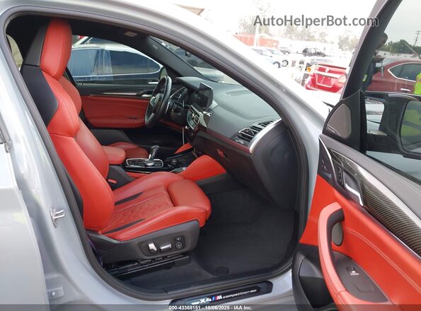 5YM23EC05R9U03237 2024 BMW X4 Серый Вид салона спереди
