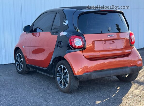 WMEFJ9BAXHK230583 2017 SMART FORTWO Оранжевый Передняя правая четверть