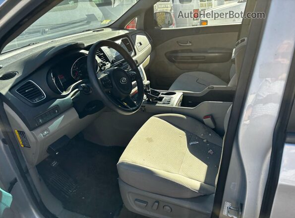 KNDMB5C19J6381925 2018 KIA SEDONA Silver Front view