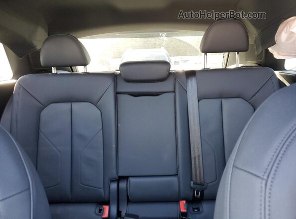 WA1DECF37M1009570 2021 AUDI Q3 White Widok wnętrza z tyłu