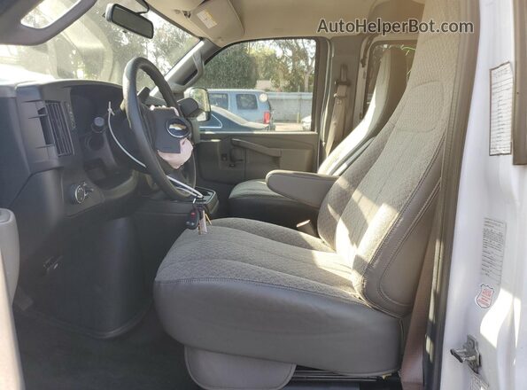 1GAZGNFP3P1234182 2023 CHEVROLET EXPRESS Белый Вид панели приборов
