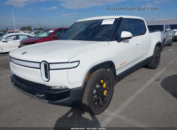 7FCTGAAA1NN015309 2022 RIVIAN R1T Белый Передняя левая четверть