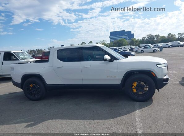 7FCTGAAA1NN015309 2022 RIVIAN R1T Белый Вид задней части салона