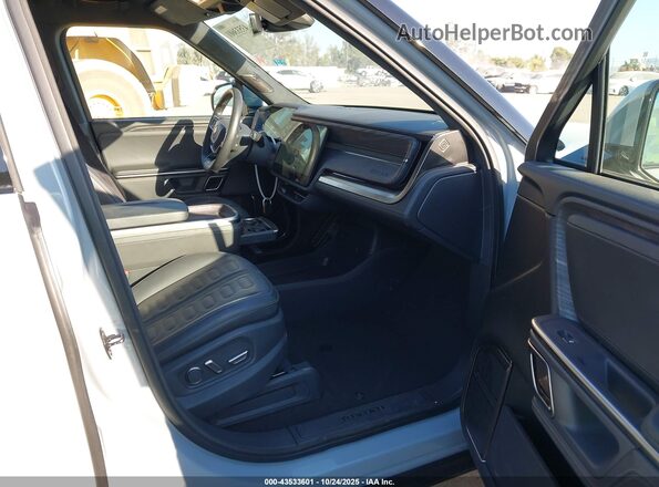 7FCTGAAA3PN024175 2023 RIVIAN R1T Gray Սալոնի դիմացի տեսք