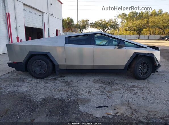 7G2CEHED6SA065555 2025 TESLA CYBERTRUCK Серебряный Вид щитка приборов