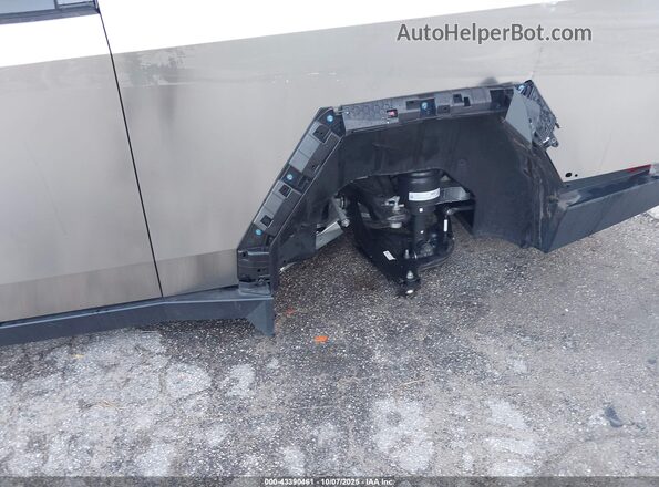 7G2CEHED6SA065555 2025 TESLA CYBERTRUCK Серебряный Вид спереди