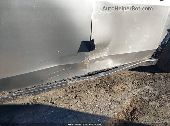 7G2CEHED8SA066996 2025 TESLA CYBERTRUCK Серебряный 