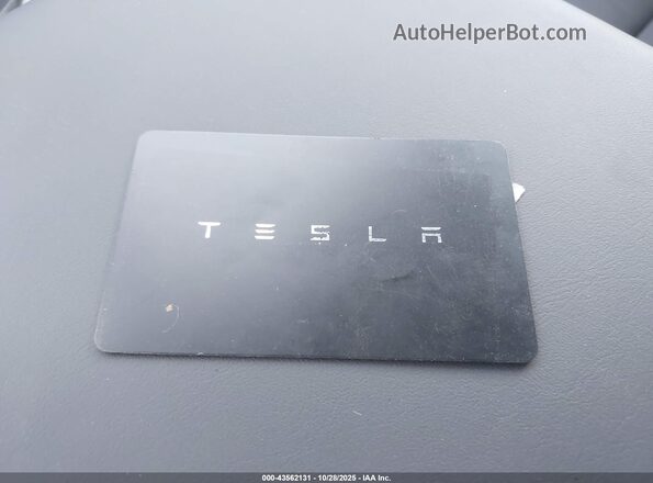 7G2CEHEE3RA052538 2024 TESLA CYBERTRUCK Silver წინა პანელის ხედი