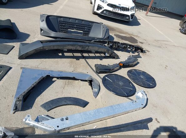 7G2CEHEE6SA062275 2025 TESLA CYBERTRUCK Gray Widok deski rozdzielczej