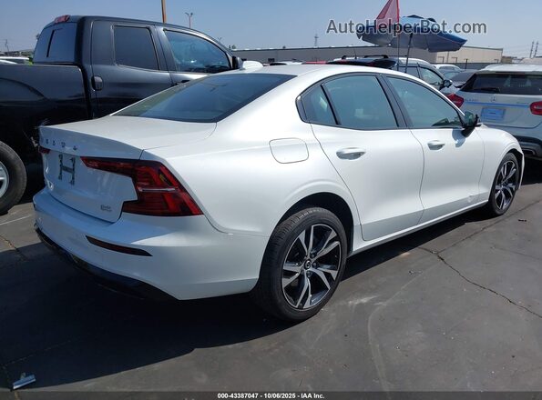 7JRL12FK9RG313360 2024 VOLVO S60 Белый Задняя правая четверть