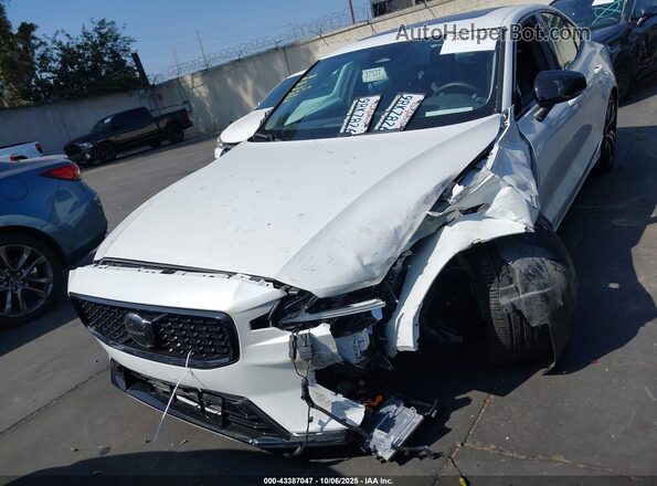 7JRL12FK9RG313360 2024 VOLVO S60 Белый Вид щитка приборов