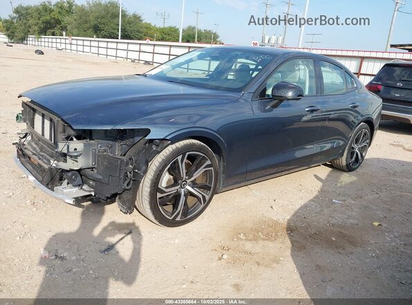 7JRL12FL8RG297516 2024 VOLVO S60 Blue წინა მარცხენა ხედი სამი მეოთხედიდან