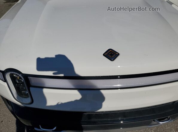 7PDSGABA9PN015215 2023 RIVIAN R1S White ძრავის განყოფილების ხედი