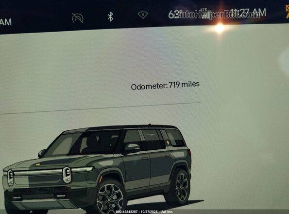 7PDSGCBA8TN075797 2026 RIVIAN R1S Серый Вид задних сидений