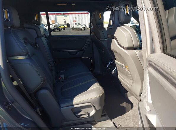 7PDSGCBA8TN075797 2026 RIVIAN R1S Серый Вид наклейки с VIN-кодом
