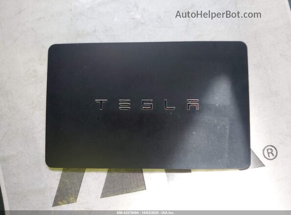7SAXCBE51RF454698 2024 TESLA MODEL X Синий Вид панели приборов