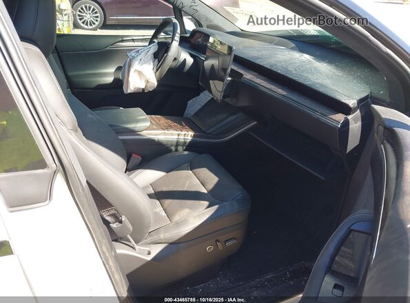 7SAXCBE54RF460155 2024 TESLA MODEL X Белый Вид салона спереди