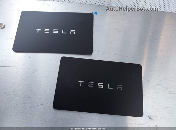 7SAXCBE55SF472241 2025 TESLA MODEL X Красный Вид панели приборов
