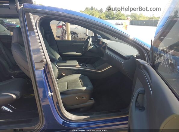 7SAXCBE58RF455539 2024 TESLA MODEL X Синий Вид салона спереди