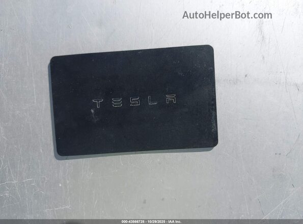 7SAXCDE59RF436624 2024 TESLA MODEL X White Widok deski rozdzielczej