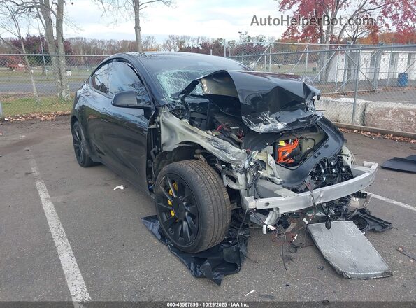 7SAYGAEE0SF285203 2025 TESLA MODEL Y Черный Передняя правая четверть
