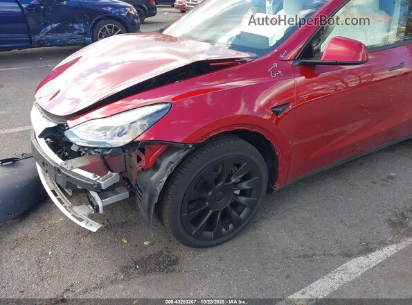 7SAYGAEE2SF254390 2025 TESLA MODEL Y Красный Передняя левая четверть