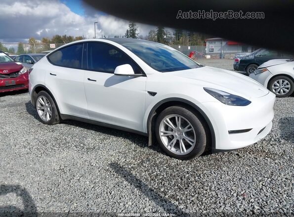 7SAYGAEE7PF812158 2023 TESLA MODEL Y Белый Передняя правая четверть