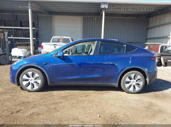 7SAYGDEE0NF367308 2022 TESLA MODEL Y Blue Widok wnętrza z tyłu