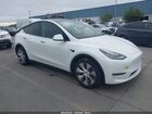 2022 Tesla Model Y Long Range Dual Motor All-wheel Drive White vin: 7SAYGDEE3NF388511