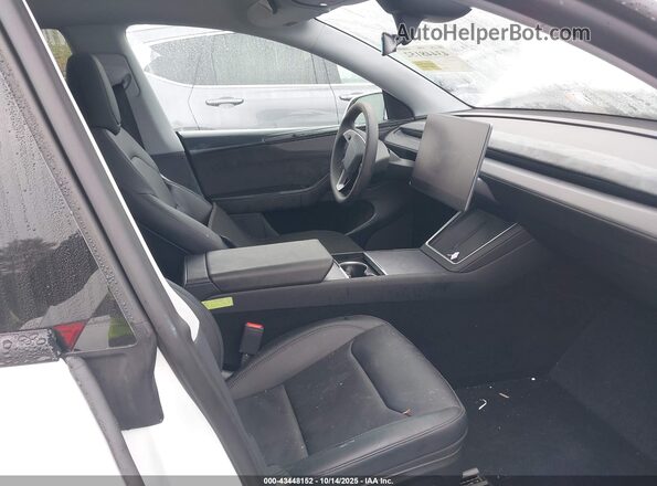 7SAYGDEE3TF322344 2026 TESLA MODEL Y White Front interior view