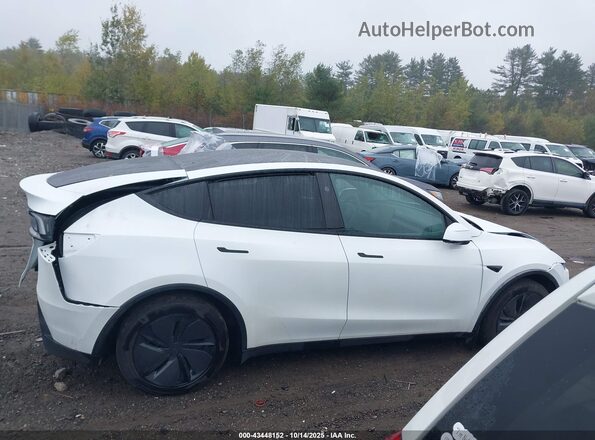 7SAYGDEE3TF322344 2026 TESLA MODEL Y White Rear interior view