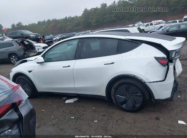 7SAYGDEE3TF322344 2026 TESLA MODEL Y White 360 interior view
