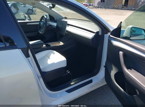 7SAYGDEE6PF830331 2023 TESLA MODEL Y White Vista interior delantera