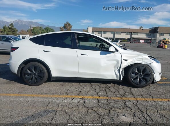 7SAYGDEE6SF218820 2025 TESLA MODEL Y White ხელსაწყოთა პანელის ხედი